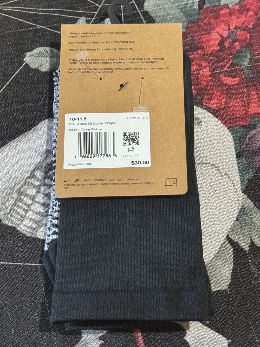 NWT NIKE VAPOR STRIKE WITH NIKEGRIP TECHNOLOGY CREW SOCKS SZ MENS 10-11.5 RARE